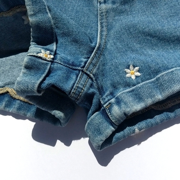 PacSun Raining Daisy Denim Jean Mom Shorts Size 22 - Picture 10 of 16